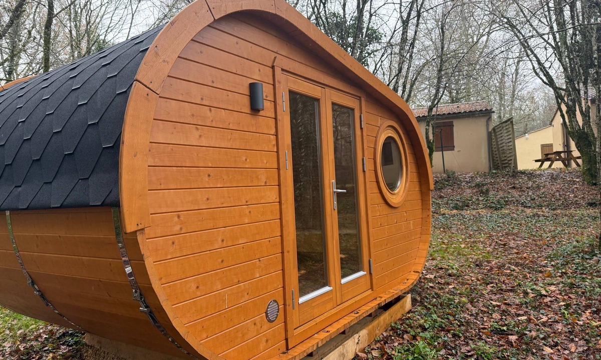 Calviac-en-Perigord House | Tiny Home “Unique 3-Person Accommodation” with Shared Pool