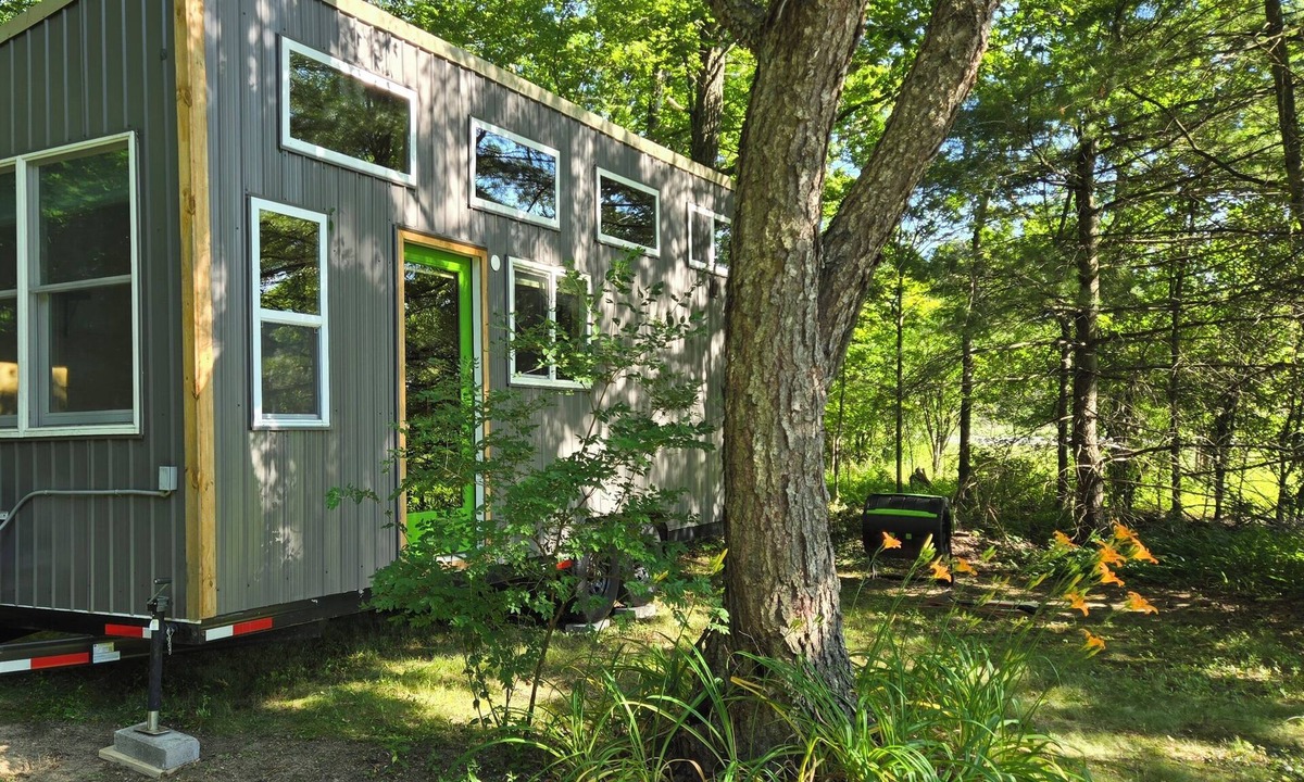 Feura Bush House | Tiny Home w/Hot Tub and Sunset View!