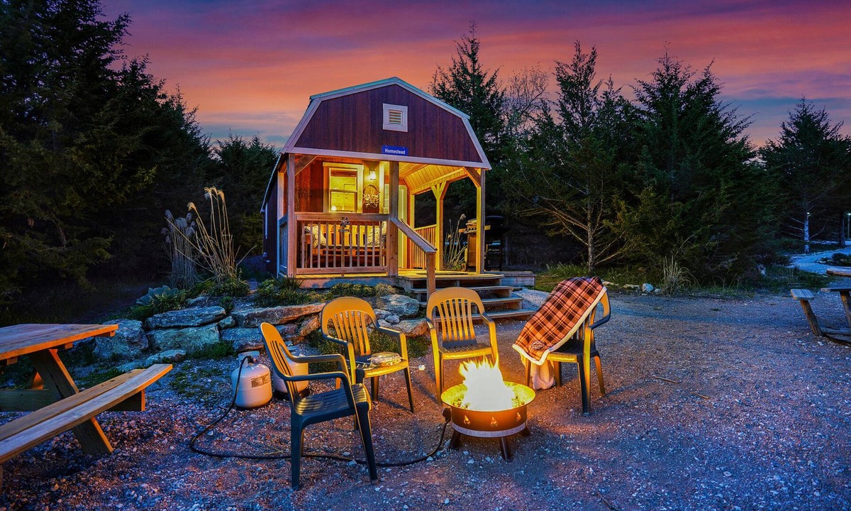 Ashland Cabin | Tiny House Cabin with Loft. 2 Queen Beds with Child Sleeper