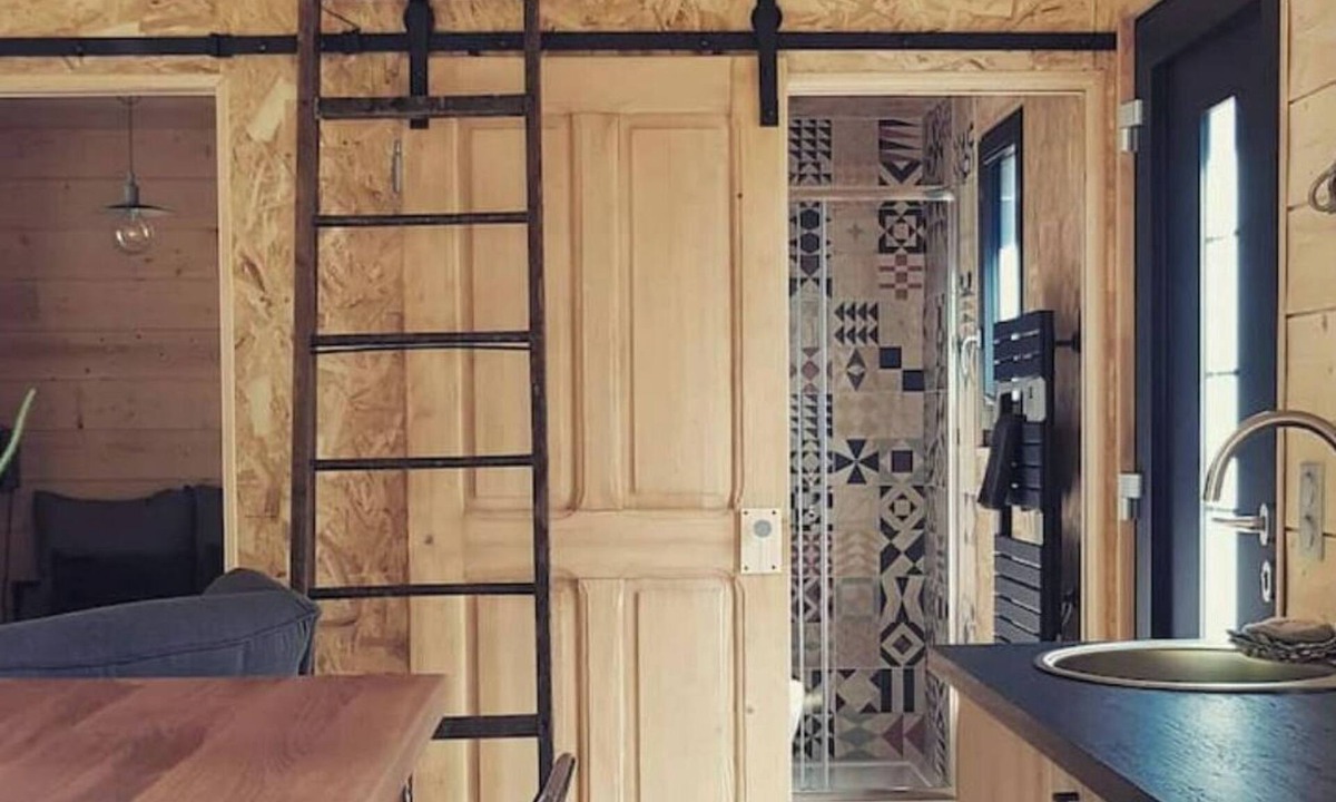 Grendelbruch Apartment | Tiny-house cottage style