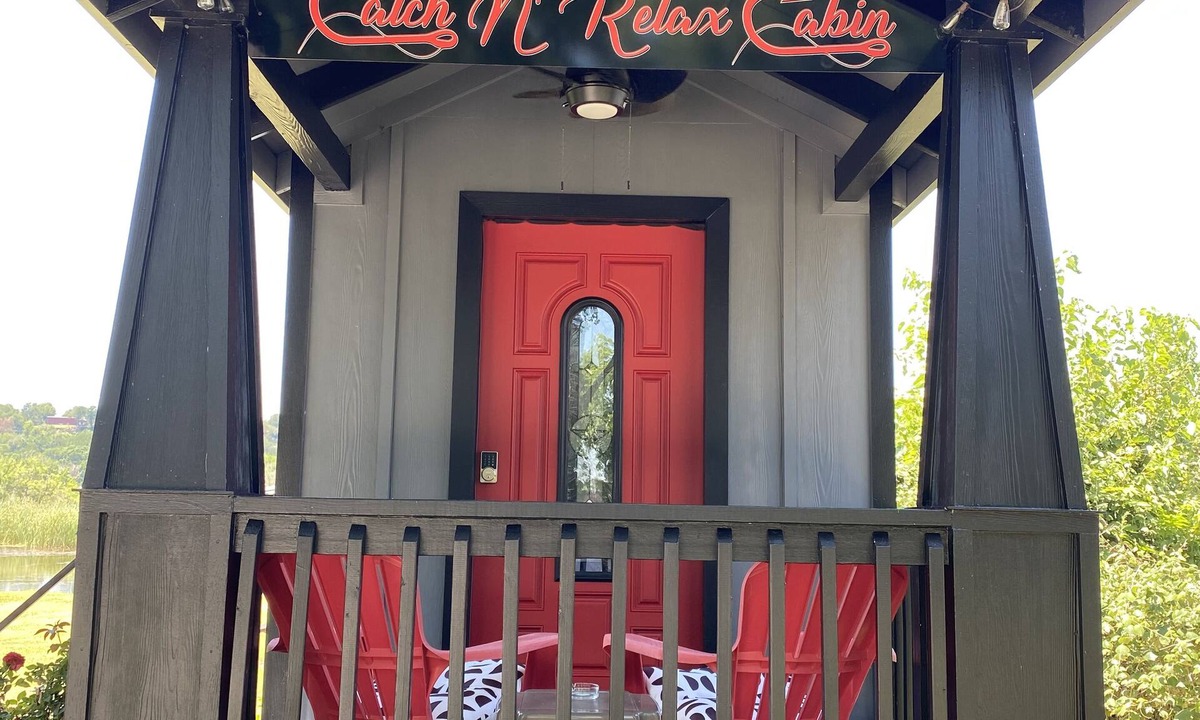 Dennis Cottage | Tiny House Cottage On The Lake