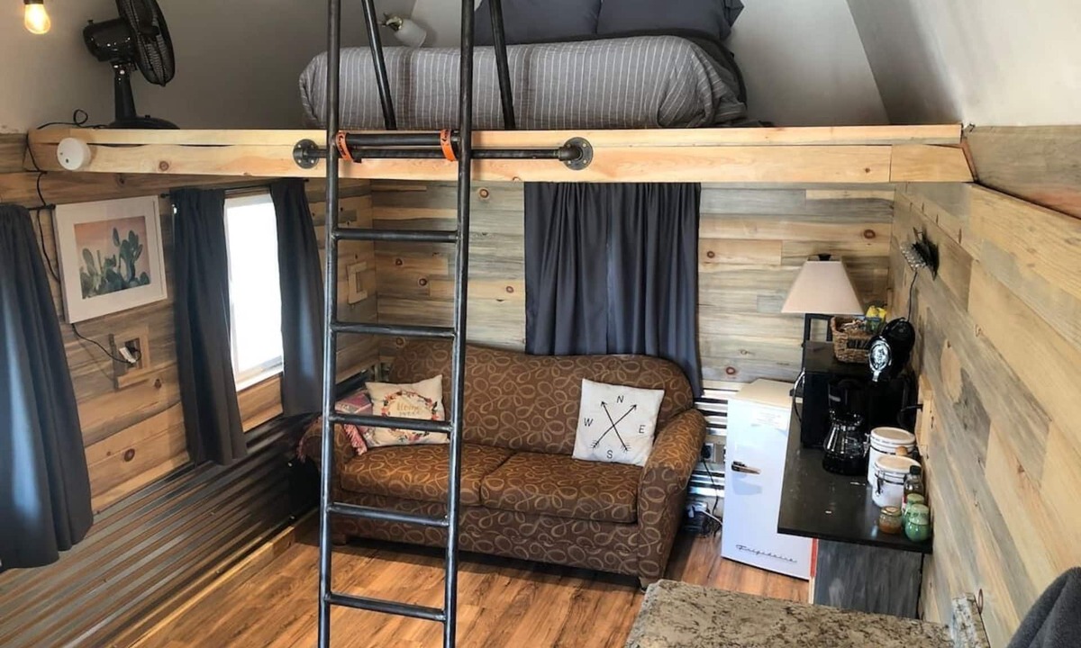 Lazear Apartment | Tiny House Farm Stay w/Kitchenette