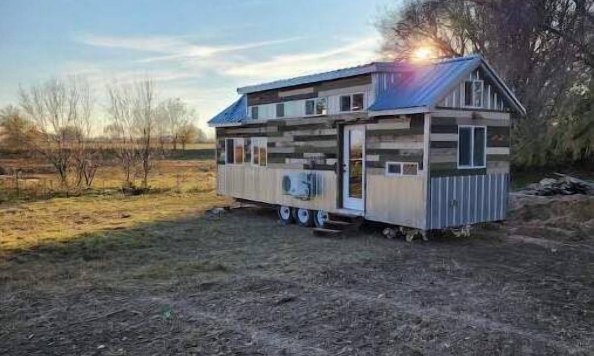 Peter House | Tiny House Near Bear River City