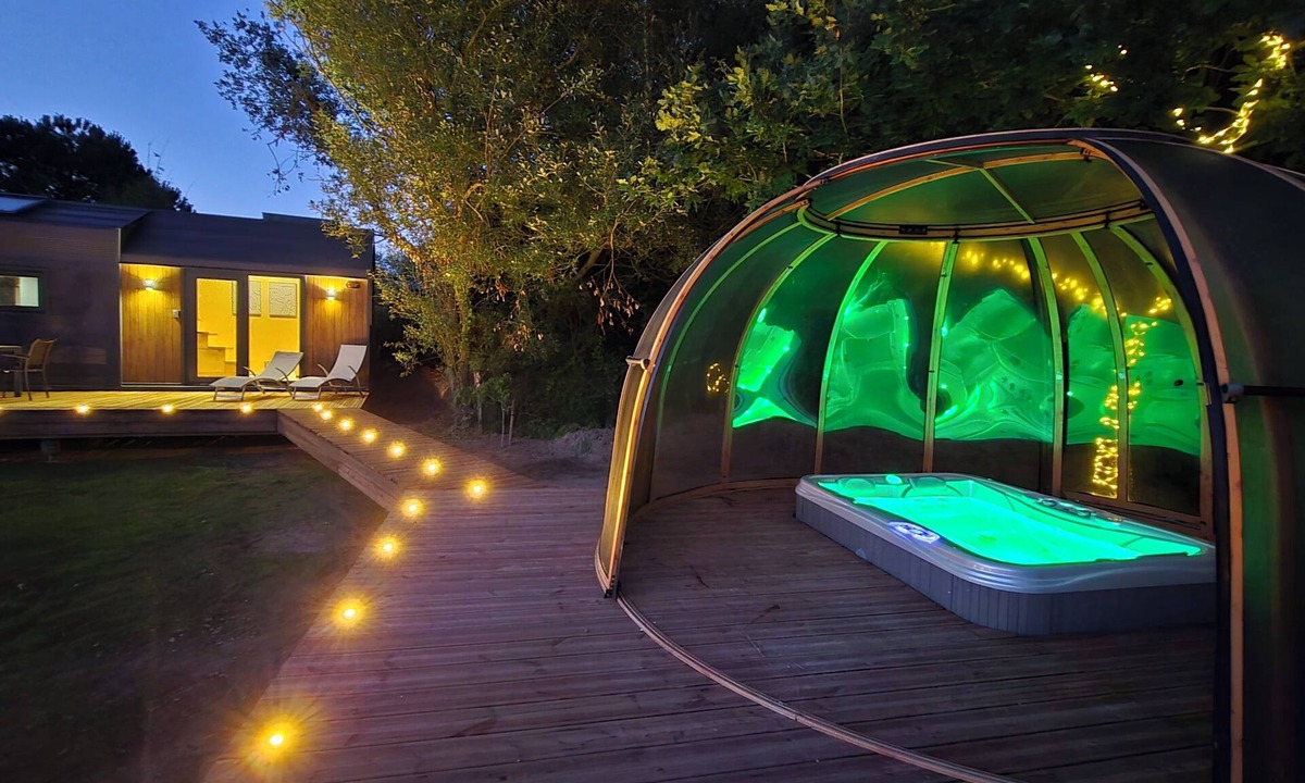 Yvias Cabin | Tiny house Private Jacuzzi Dome