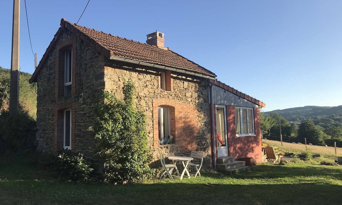 Teilhet House | Tiny house with a beautiful view in 63560 Teilhet