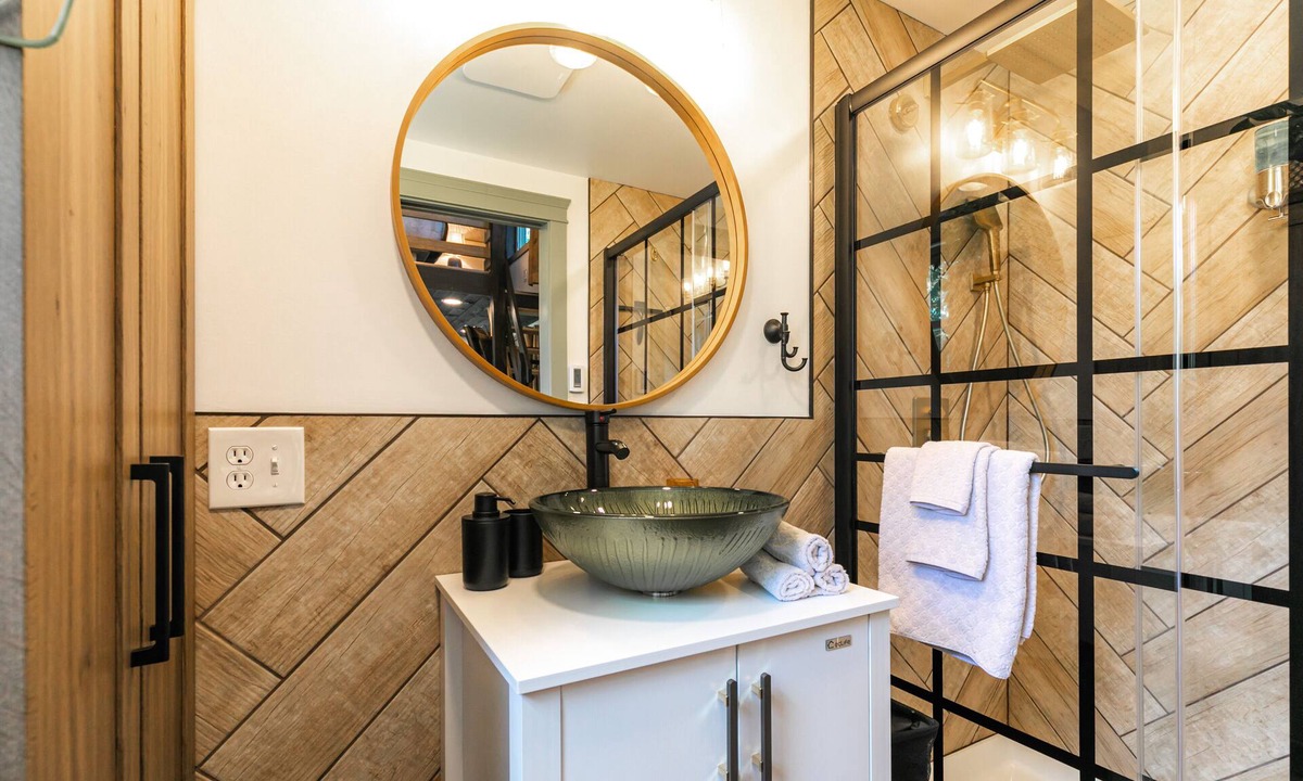 East Syracuse House | Tiny house with private Hot Tub