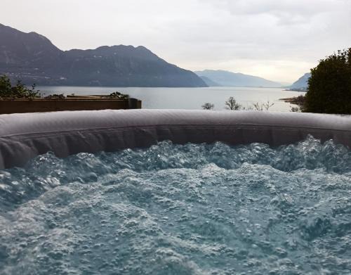 Viviers-du-Lac Hotel | Tiny-Pool-Lake