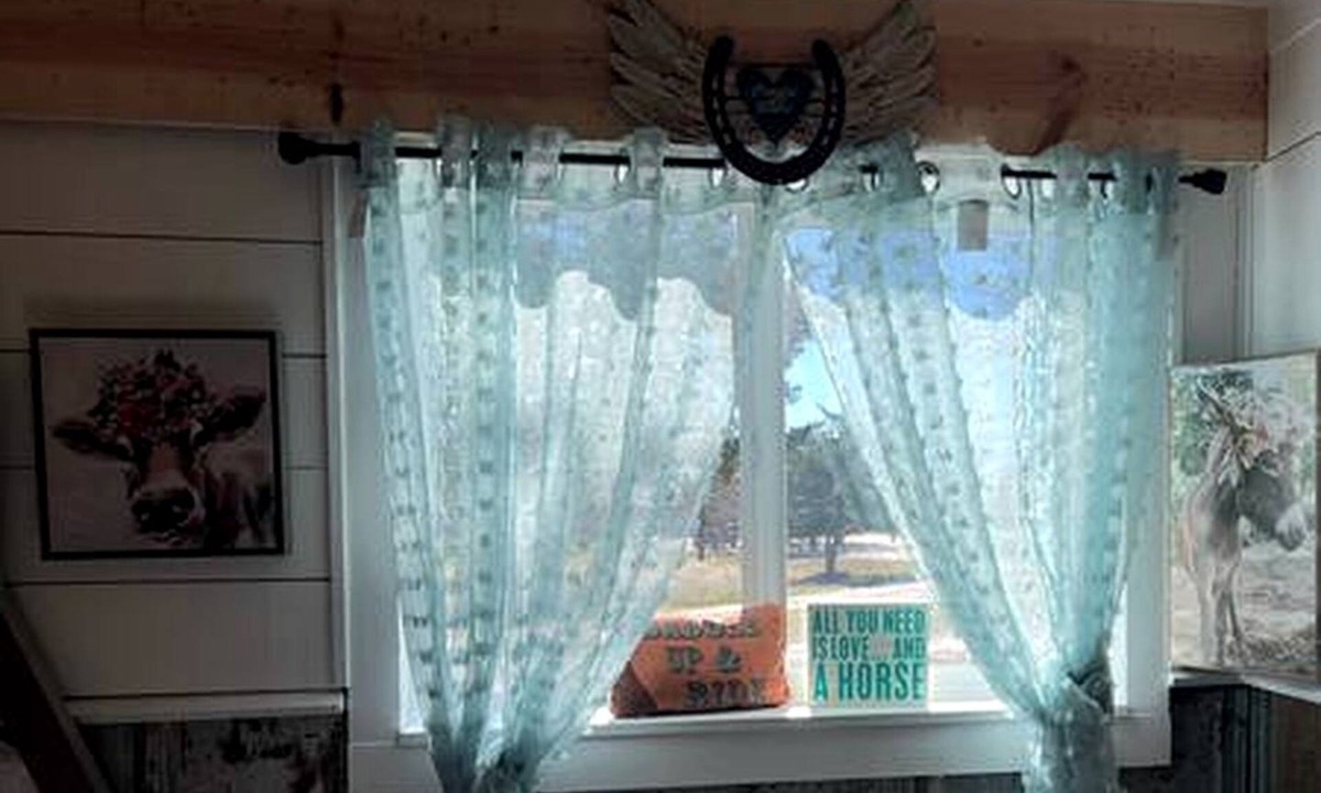 Carmine Cottage | Tiny Quaint Rental Perfect for a Small Family Escape in Texas