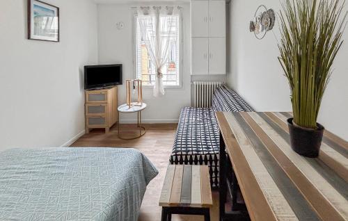 Aubervilliers Apartment | Tiny Studio, proche métro & Stade de France