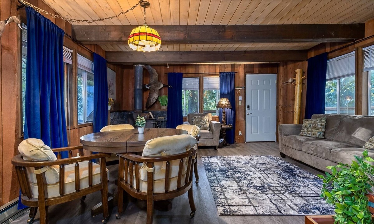 Packwood Apartment | Tiny Timber | 1 Bed, 1.5 Bath