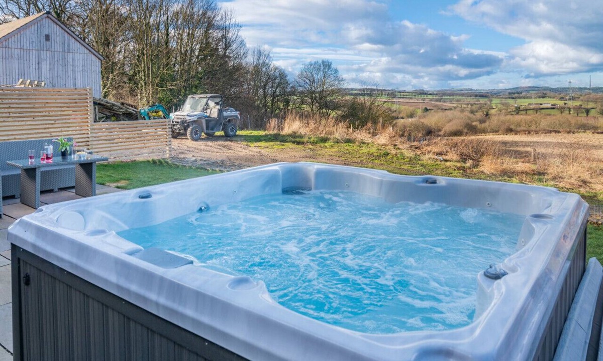 Hoylandswaine House | Tithe Barn - Four Bedroom House, Sleeps 8