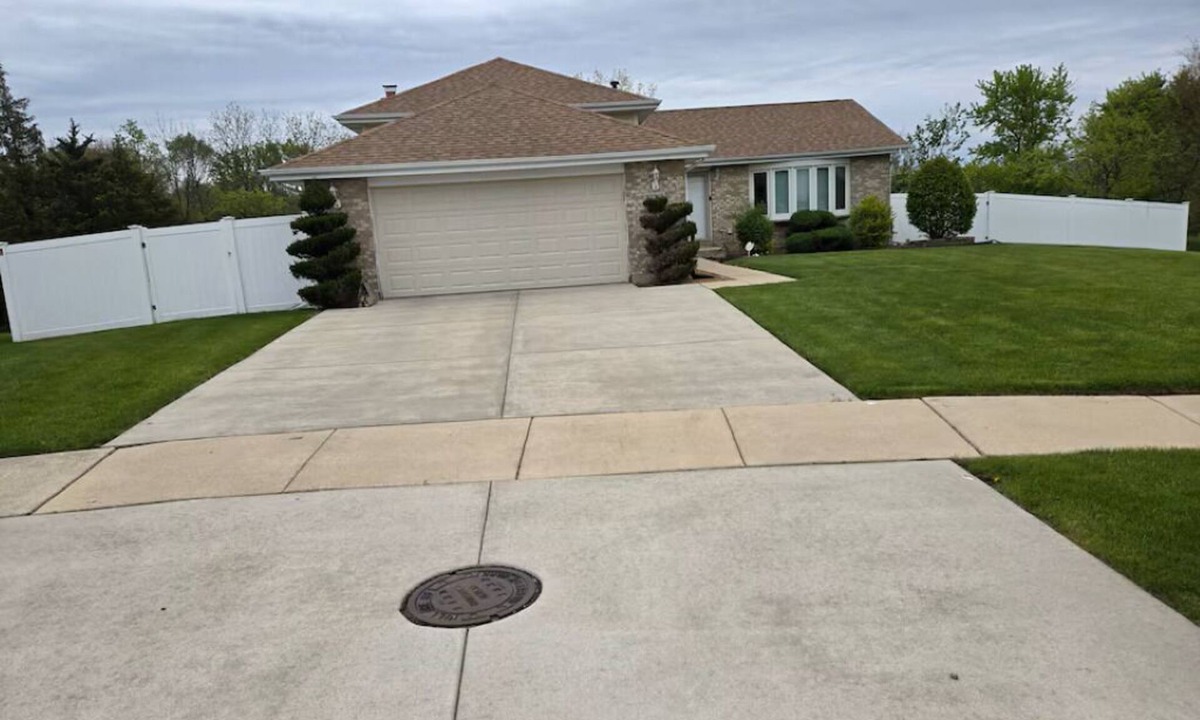 Richton Park House | Title: Spacious Retreat with Patio & Home Gym