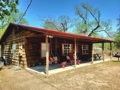 Rio Frio House | TJs Escape Landmark Oak Tree 1mile2river