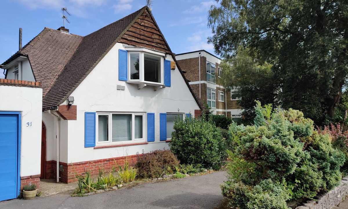 Bournemouth House | tLovely Bournemouth cottage with beautiful garden, walking distance to the beach