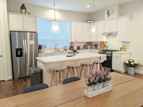 Astrodome House | TMC 3-Story Townhome FREE EV Charge
