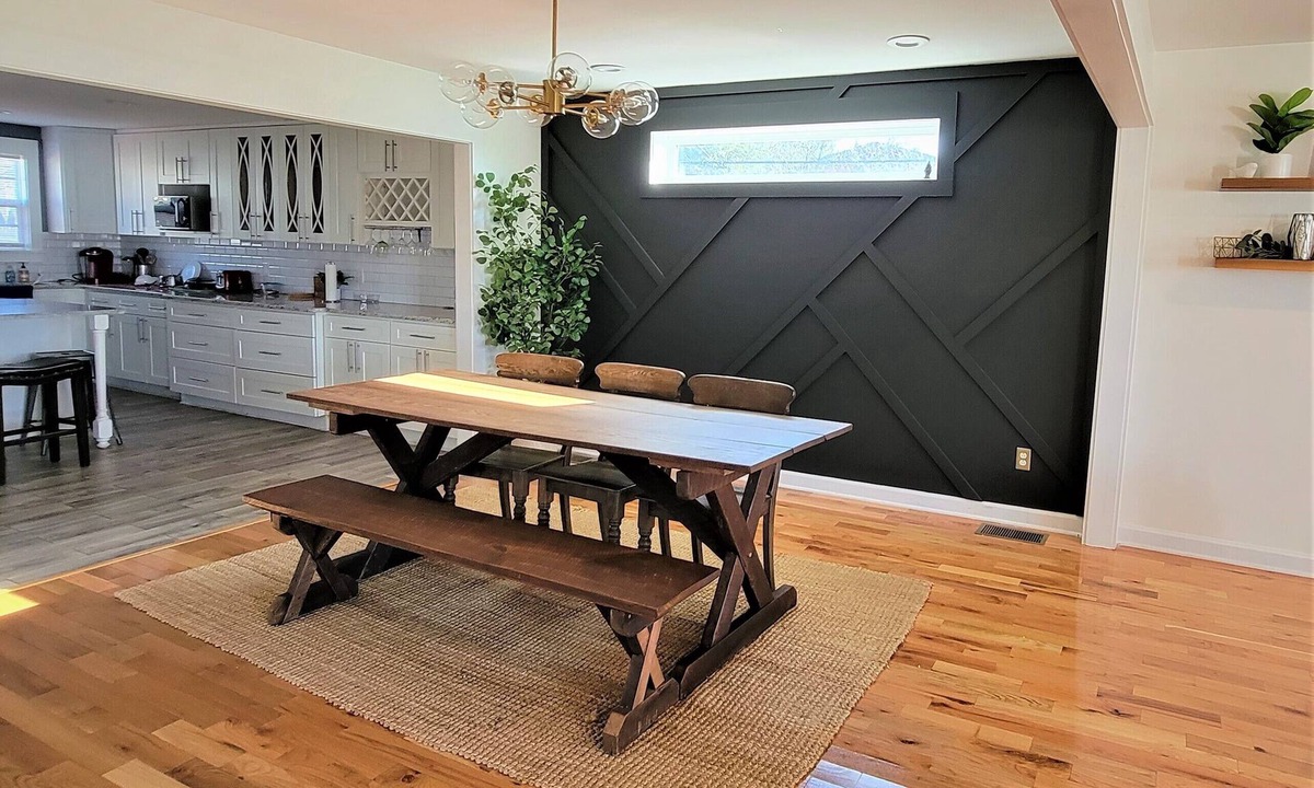 McFerrin Park House | tn⭐Skyline views!⭐ Mins from Downtown and Topgolf! Large Deck, Fenced in yard!