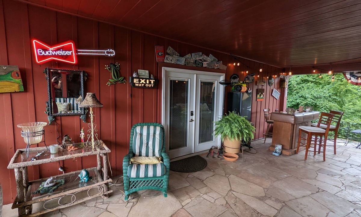 Alcoa Apartment | Toad Hill: Great views! Minutes to UT & Airport! Pet Friendly!