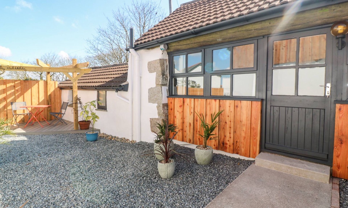 Penryn Cottage | TOADSTOOLS, pet friendly, character holiday cottage in Penryn