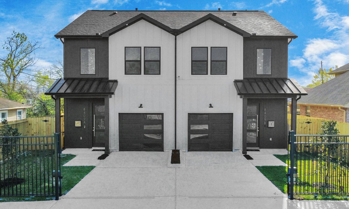 Southeast Houston House | Toast & Groove - Sleeps 16 - HTX