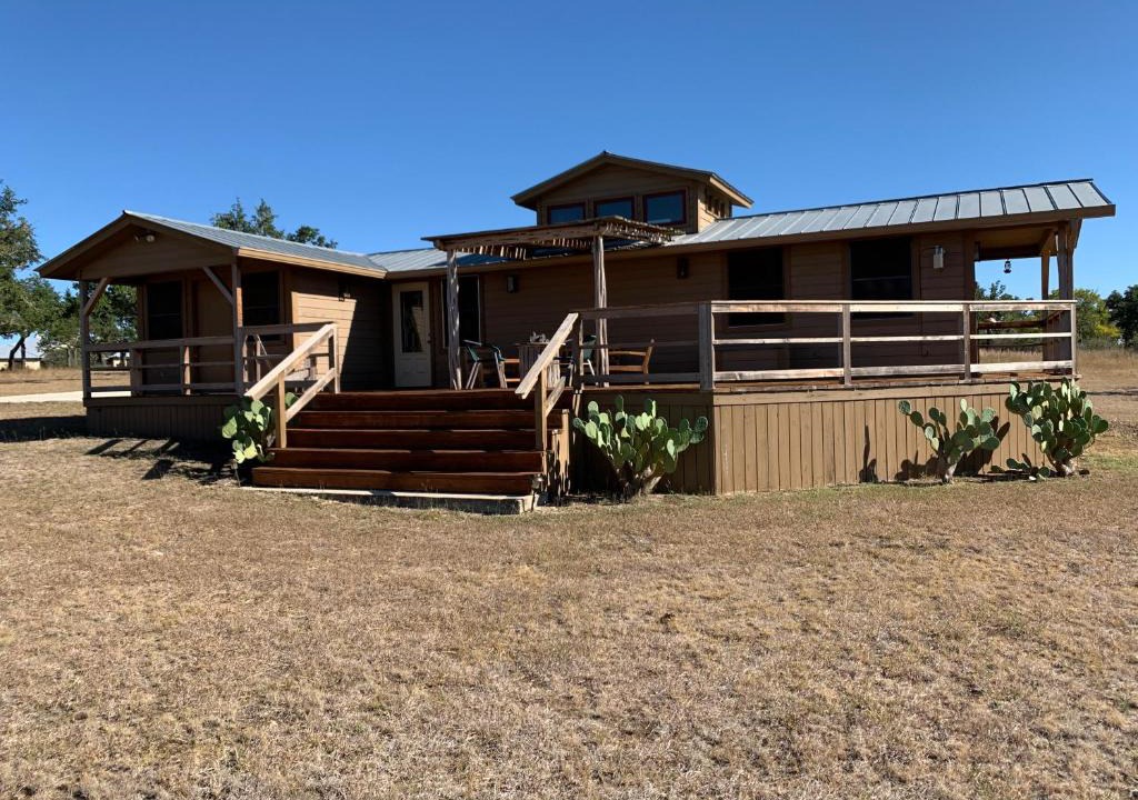 Comfort House | Tobasco Ranch - Antler Cabin
