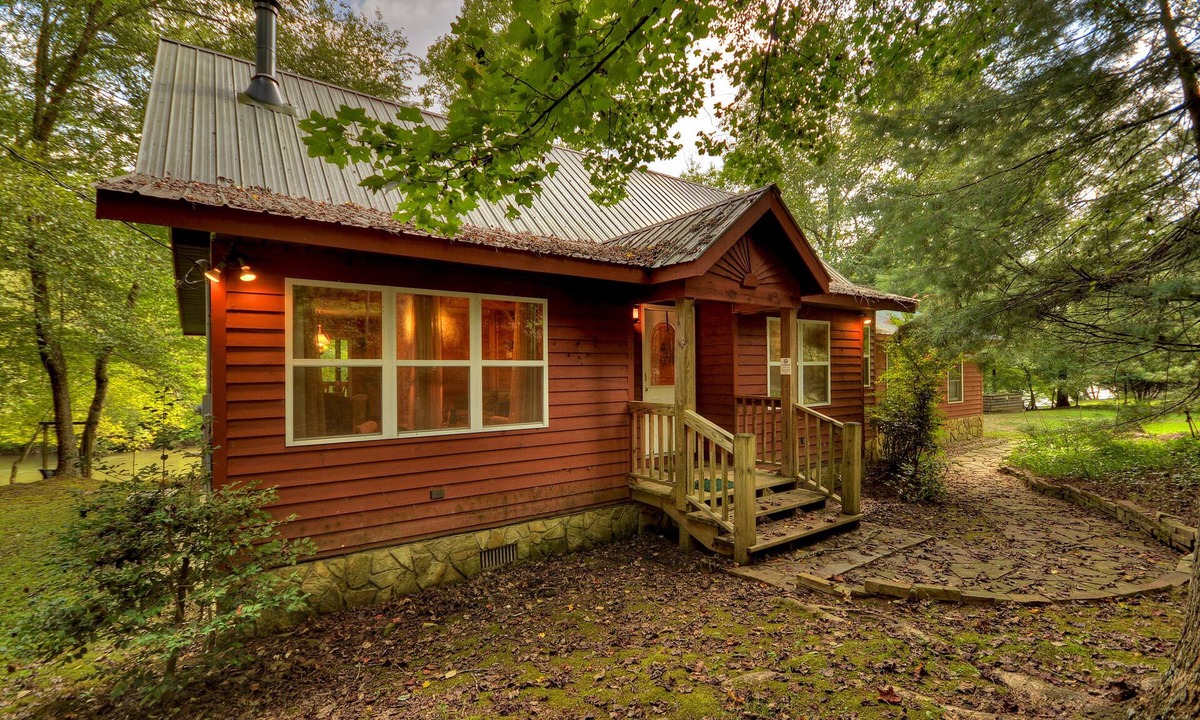 Mineral Bluff Cabin | Toccoa River Escape | River Front | Gas Grill