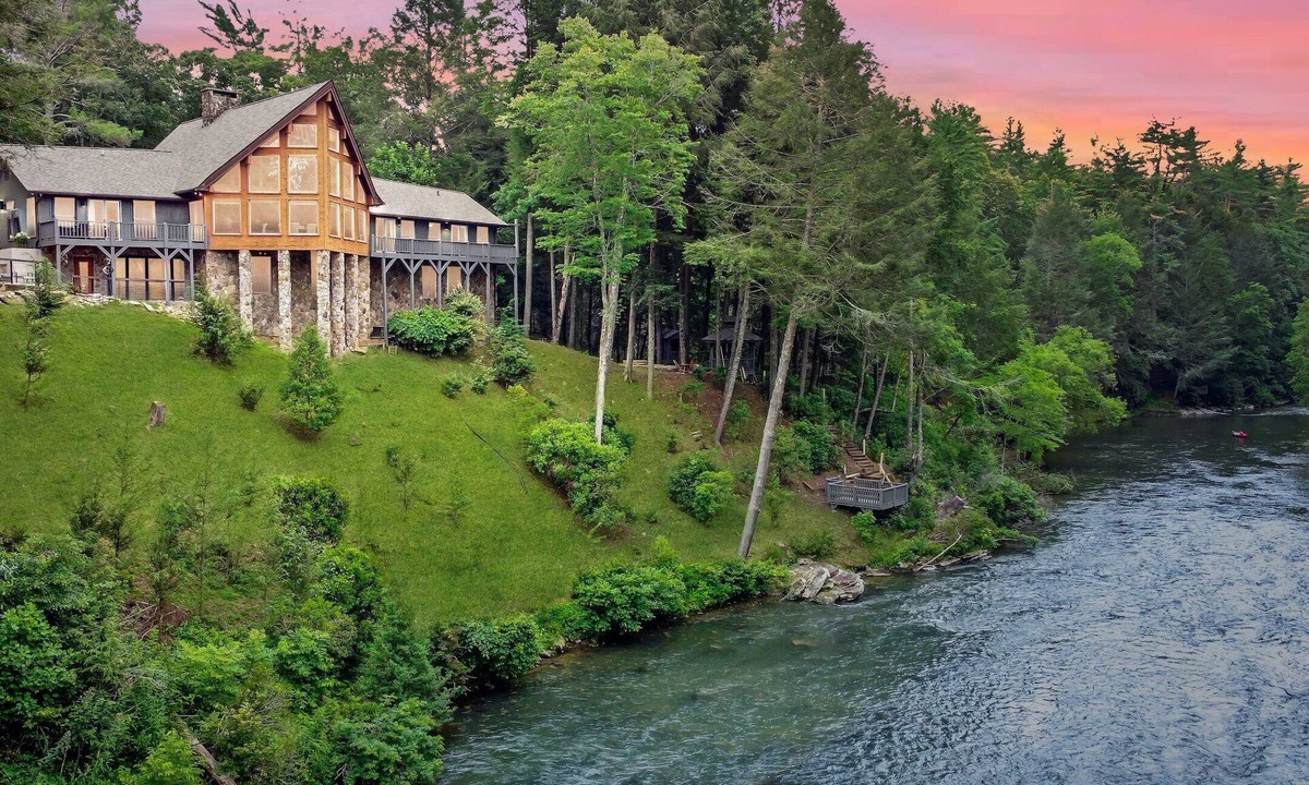 Blue Ridge Cabin | Toccoa Riverside Retreat ~ 45-Acre Estate, Fire Pit, Pool, Sauna, & More!