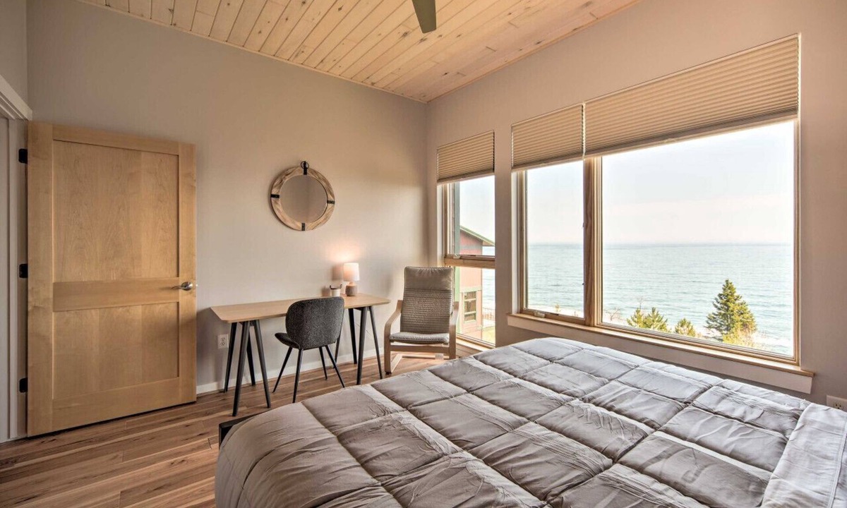Tofte Villa | Tofte Superior Lakefront 2BR | Beach Access | Near Lutsen | Hiking | EV Charger