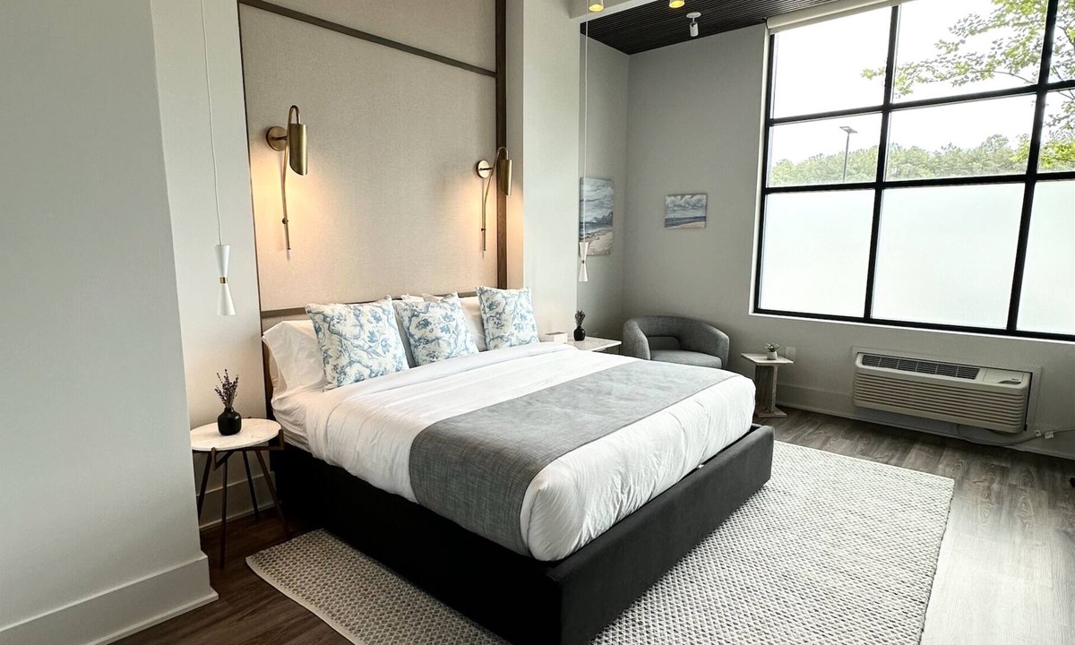 Cumming Apartment | Toile & Bubble Blueberry Thyme Suite