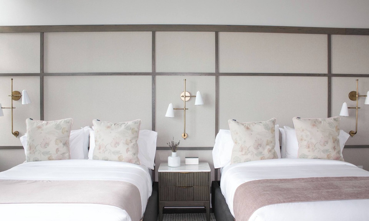 Cumming Apartment | Toile & Bubble Rose Suite