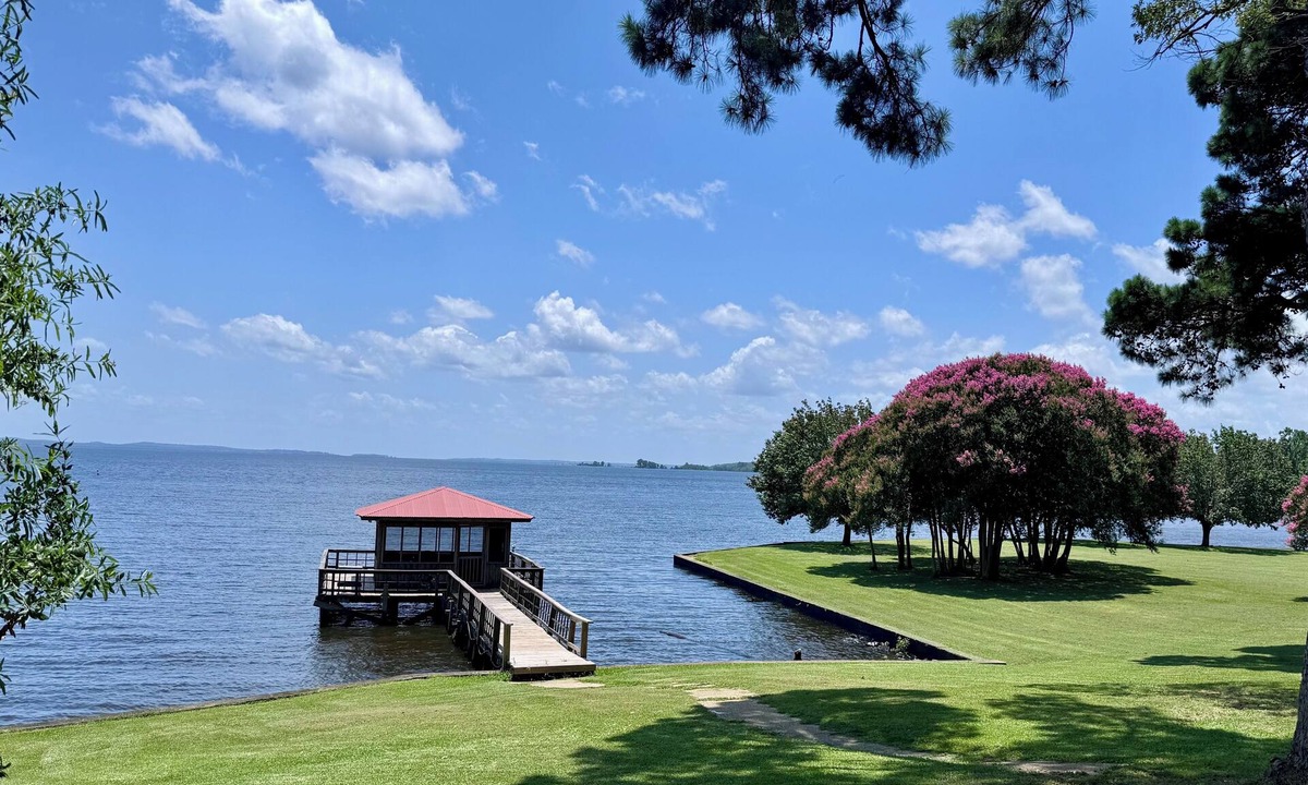 Milam Cabin | Toledo Bend Lakefront Cabin near the “Chicken Coop”, with Private Boat Launch