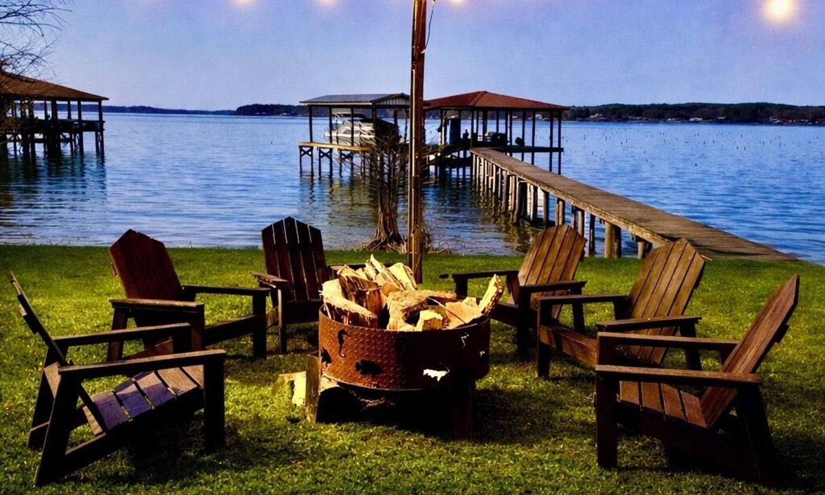 Negreet House | Toledo Bend Waterfront Retreat Private Dock, Sunset Bar, Sleeps 12