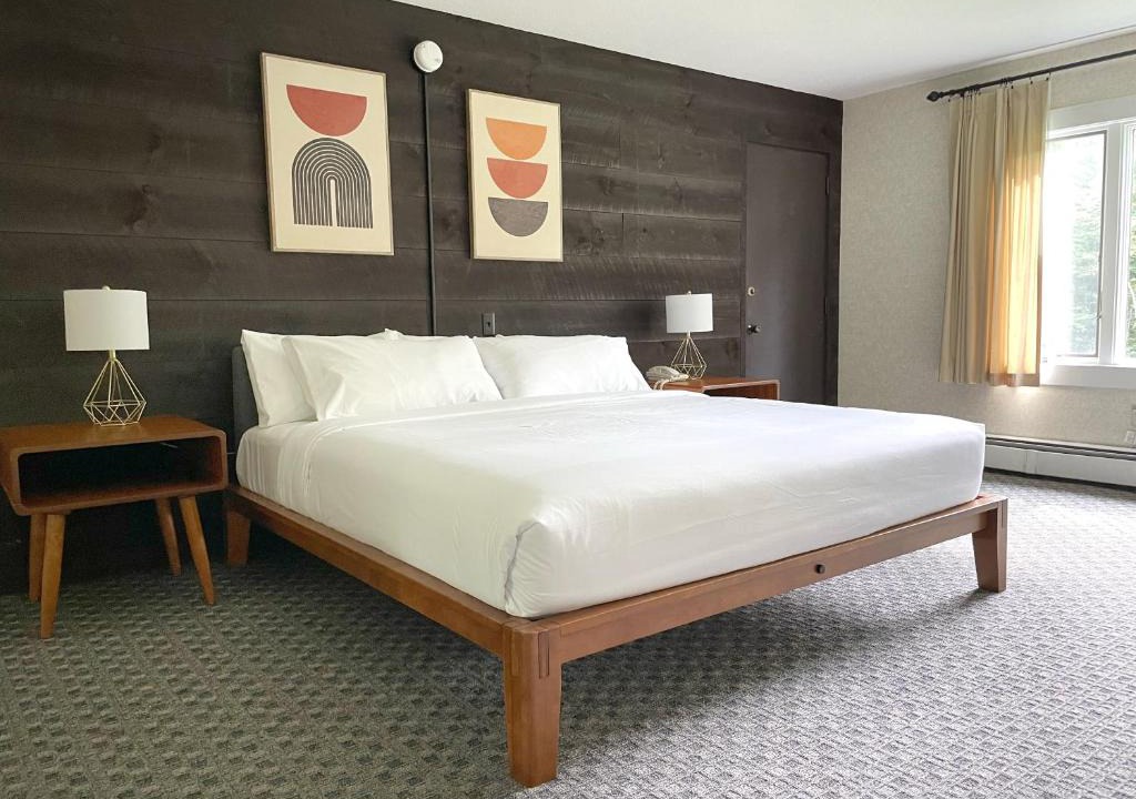Manchester Center Hotel | Toll Road Inn