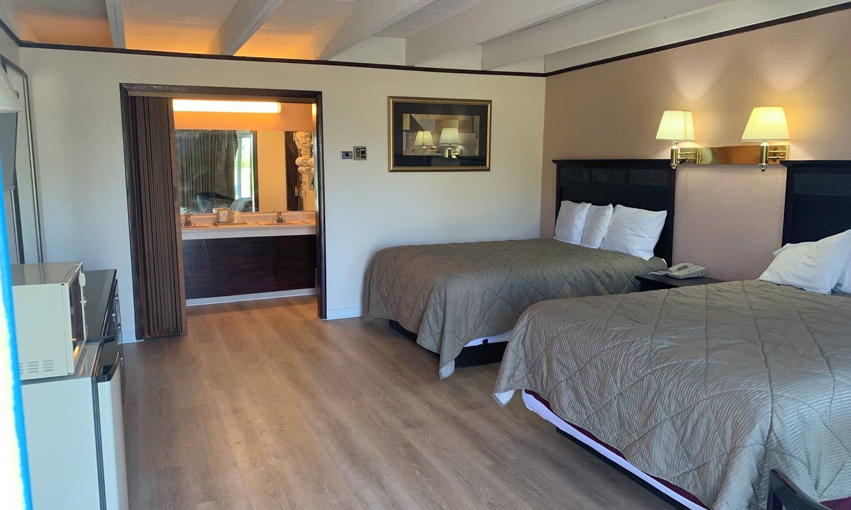 South Beloit Hotel | Tollway Inn of Beloit