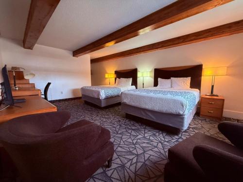 Riverton Hotel | Tomahawk Motor Lodge Riverton US-26