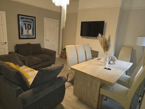 Droylsden House | Tomelle Manchester