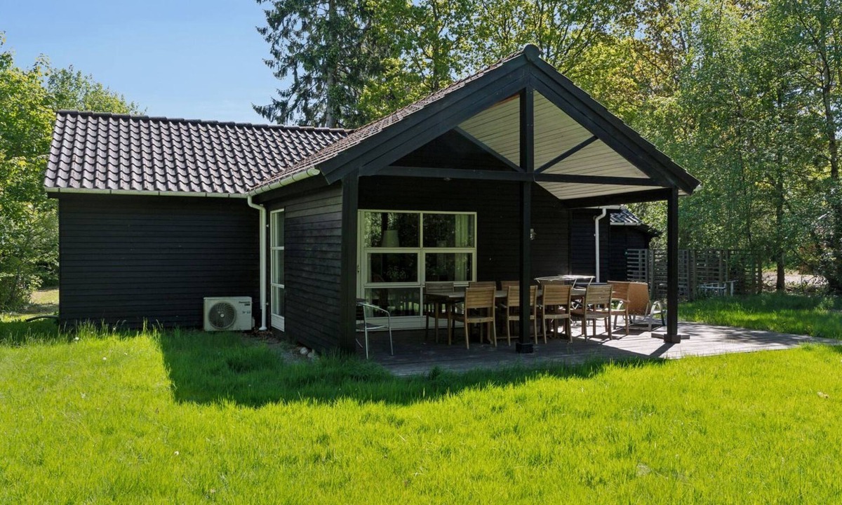 Skygge House | "Tomine" - from the sea by Interhome