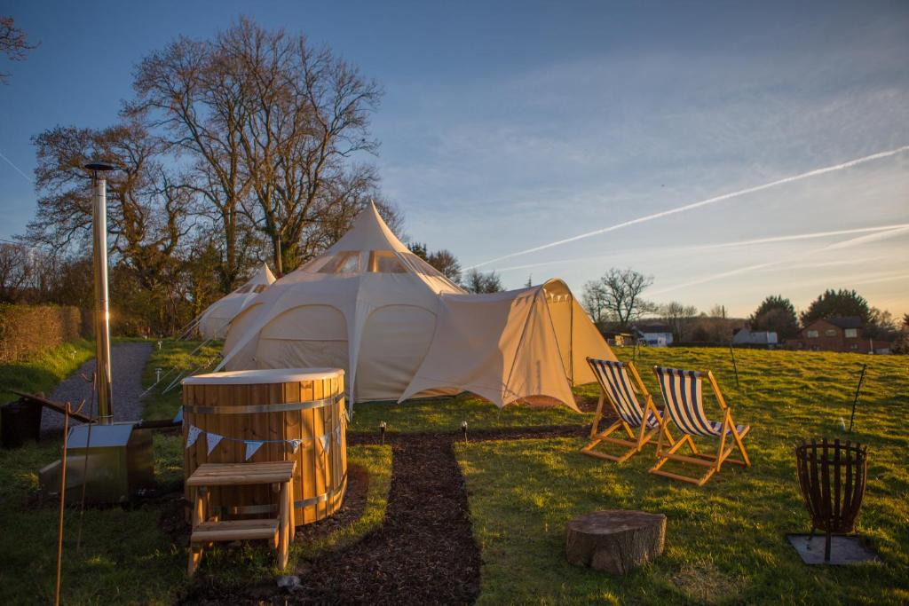 West Buckland Resort | Tone valley view glamping