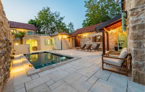 Pristeg House | Tonina