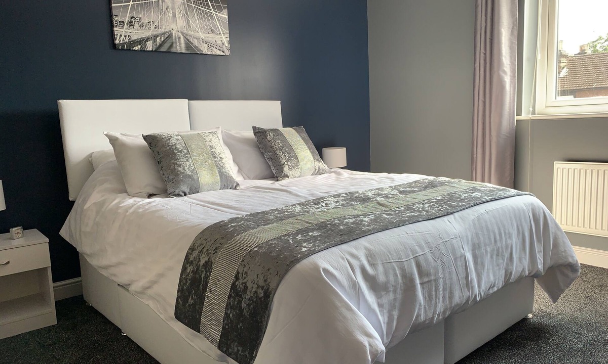 Ipswich Apartment | Toothbrush Apartments - 2 Bed 1 Bath Apt