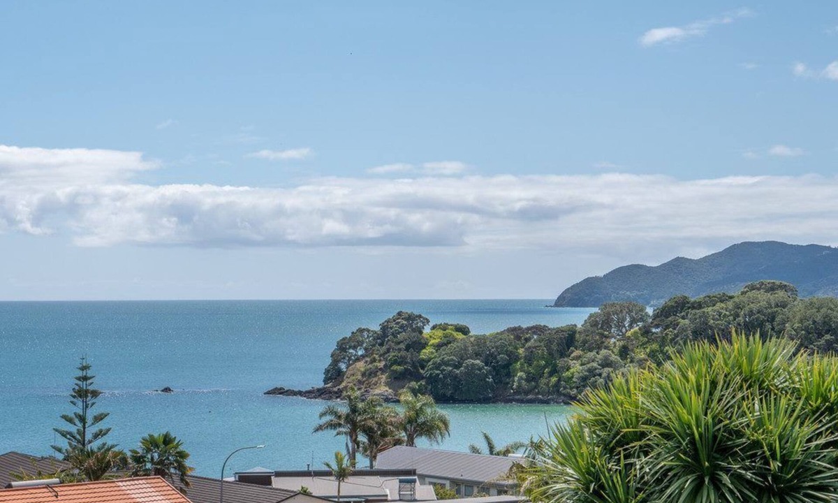 Coopers Beach House | Top Apartment with Sea Views & Beach Access
