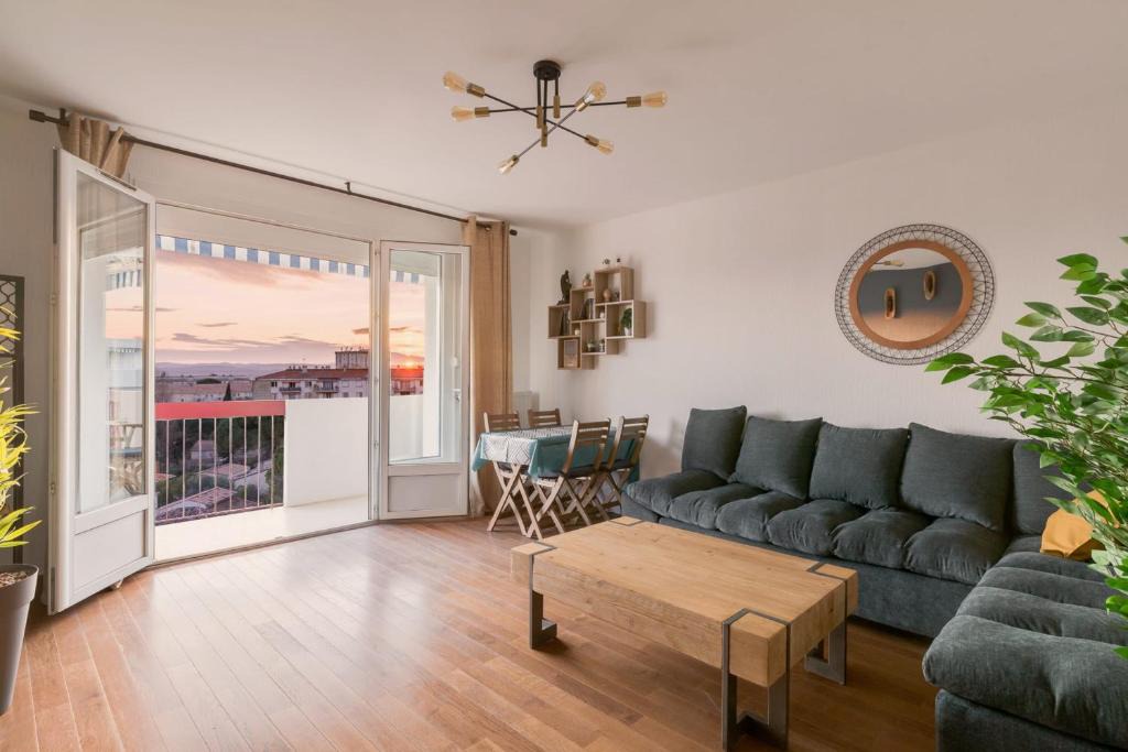 Les Cevennes Apartment | Top floor apartment - 2 chambres, Free Wifi & Parking & Sunset by ImmoConciergerie