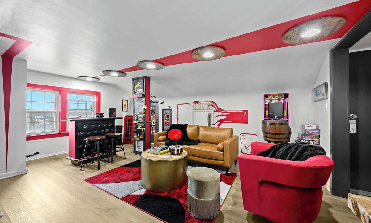 Audubon Apartment | Top Floor Apt Near Churchill Downs & Expo Center