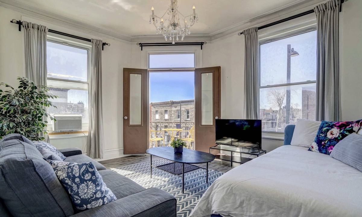Plateau Mont Royal Apartment | Top Floor Balcony on Le Plateau Mont-Royal
