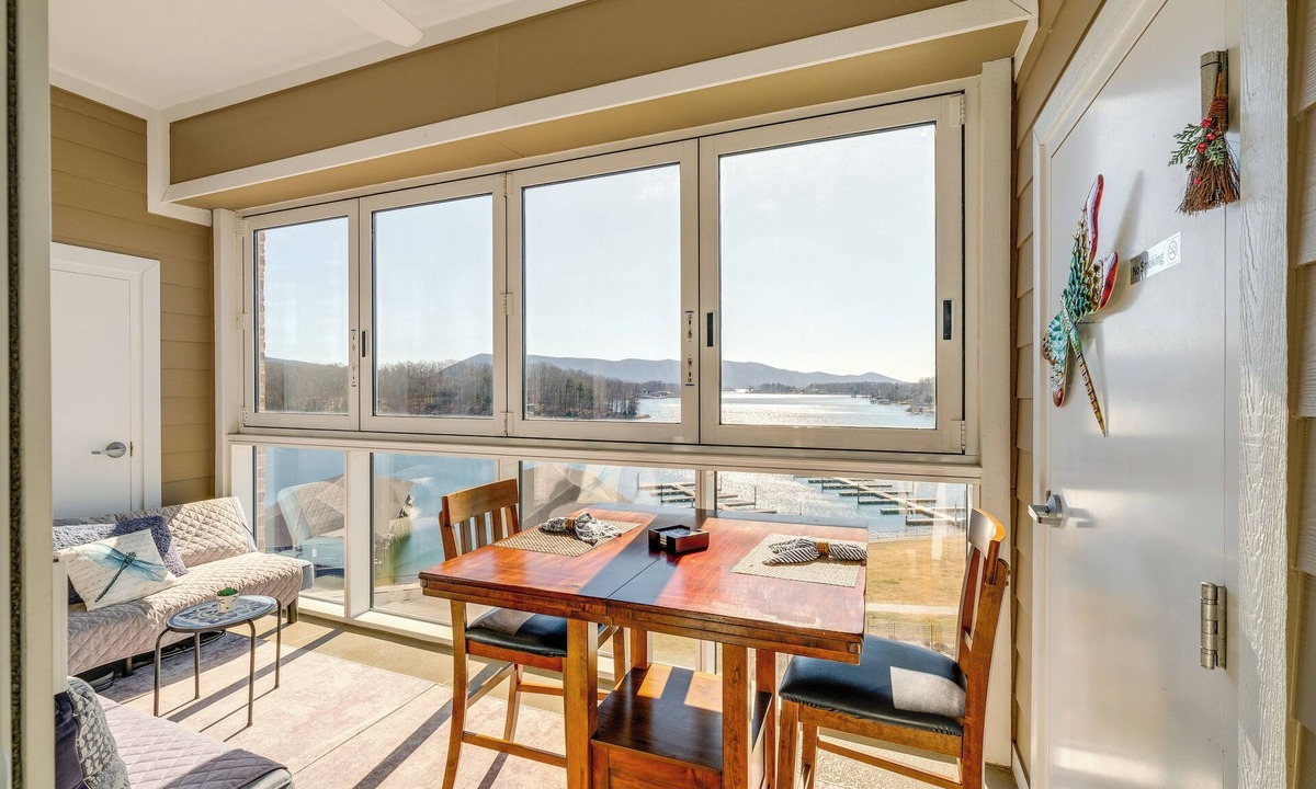 Smith Mountain Lake Condo | Top-Floor Balcony & Serene Views: Huddleston Condo