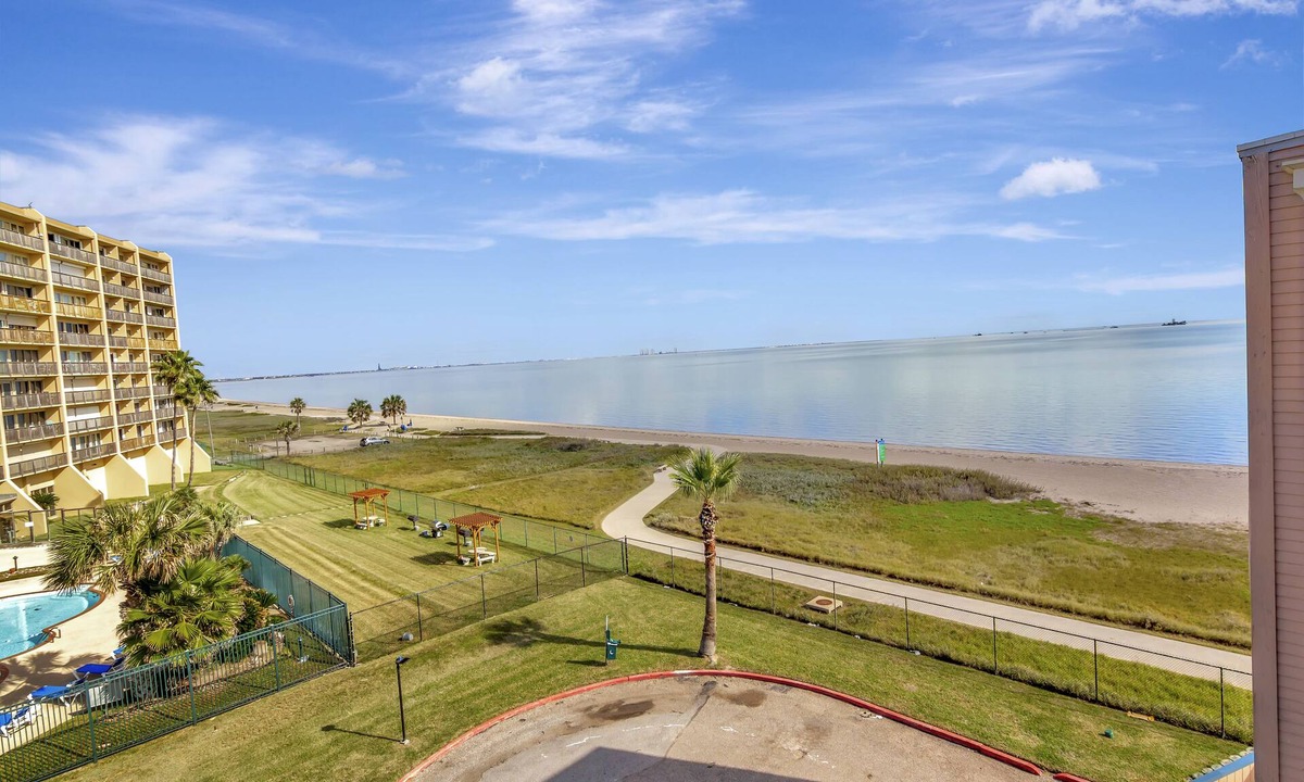 North Beach Condo | Top Floor Beachfront Condo - newly remodeled!