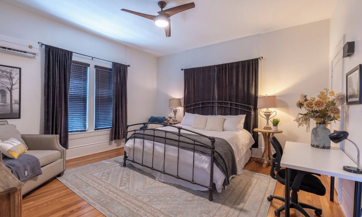 Birmingham Apartment | Top Floor Double King Suite