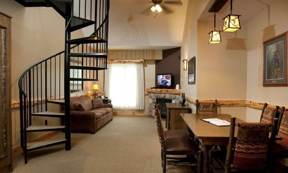 Blodgett Mills Condo | Top Floor Eagle's Nest Suite + Loft & Fireplace