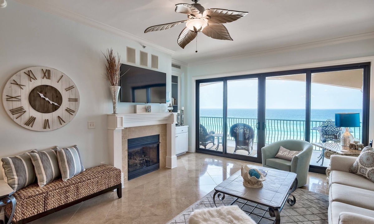 Crystal Beach Condo | Top Floor Gulf-Front Condo, Whirlpool Bath, access to Infinity Pool, 310 Ft Pri