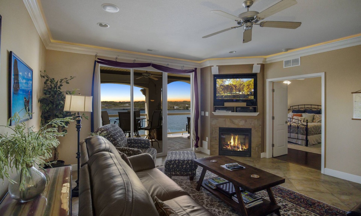 Osage Beach Condo | Top-Floor Lands End Luxury Condo - Elevator - Waterpark - Pool - Wi-Fi & More!