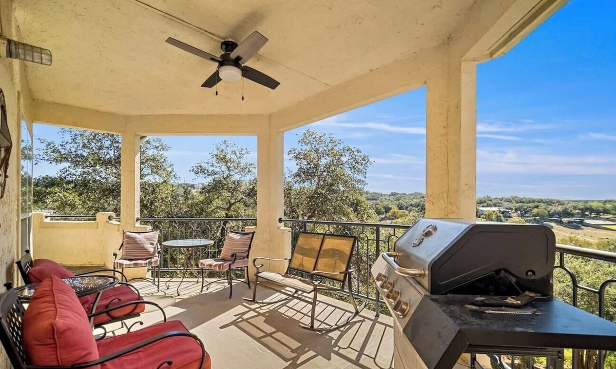 Highland Lake Estates Condo | Top Floor - Largest 1/1 Suite